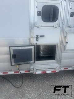 2020 Twister 4 Horse Side Load 15'6 Trail Boss Horse - Living Quarters