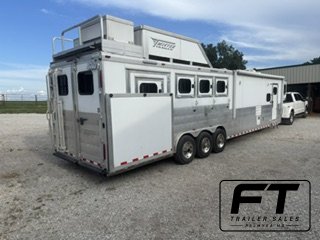 2020 Twister 4 Horse Side Load 15'6 Trail Boss Horse - Living Quarters