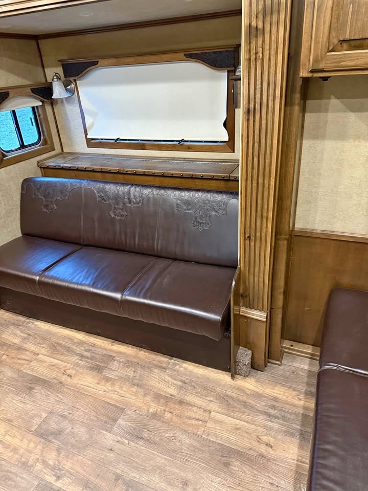 2018 Bloomer 4 Horse Sideload 15'8 Trail Boss Conversion
