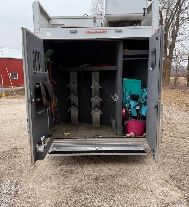 2018 Bloomer 4 Horse Sideload 15'8 Trail Boss Conversion
