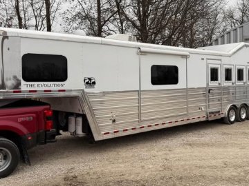 2018 Bloomer 4 Horse Sideload 15'8 Trail Boss Conversion