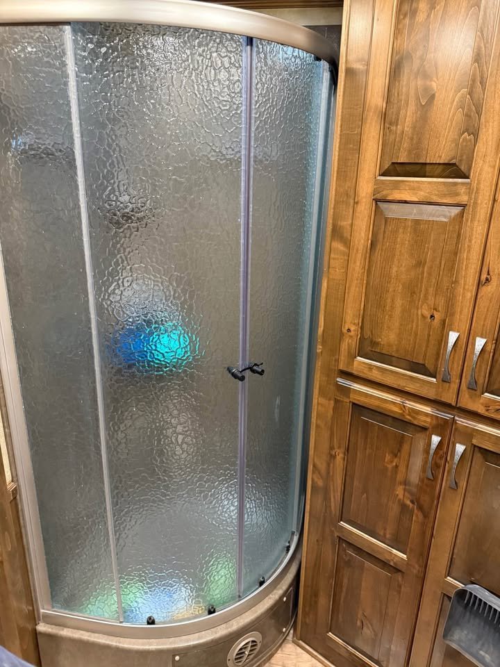 2018 Bloomer 4 Horse Sideload 15'8 Trail Boss Conversion