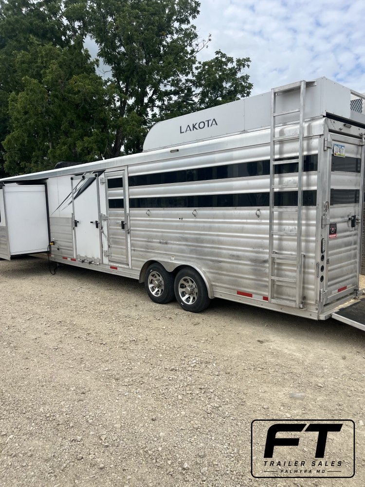 2021 Lakota 11' Living Quarters 16' Stockback