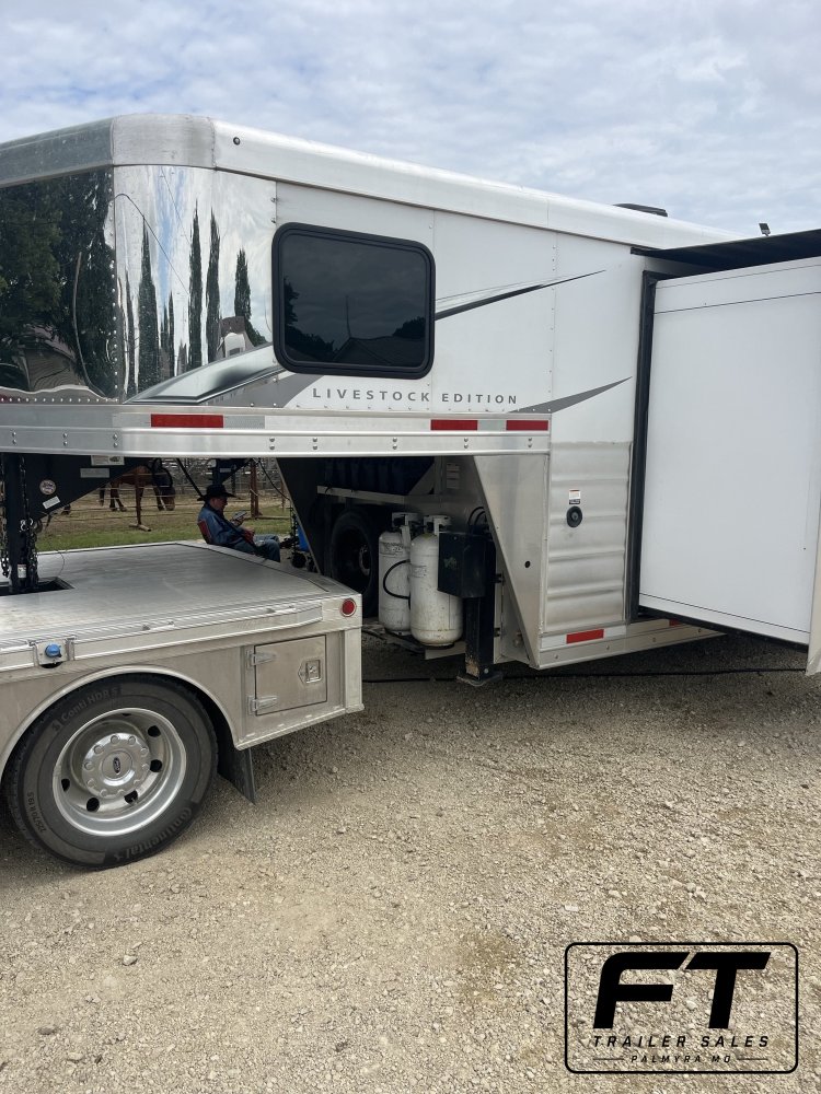 2021 Lakota 11' Living Quarters 16' Stockback