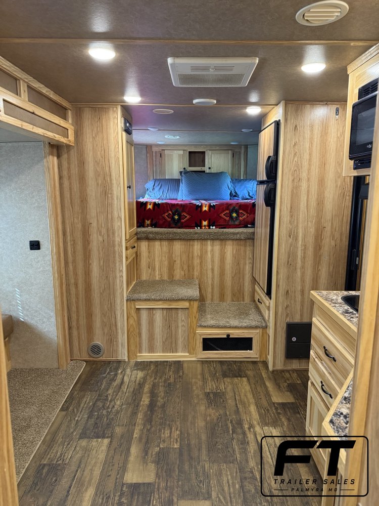 2021 Lakota 11' Living Quarters 16' Stockback