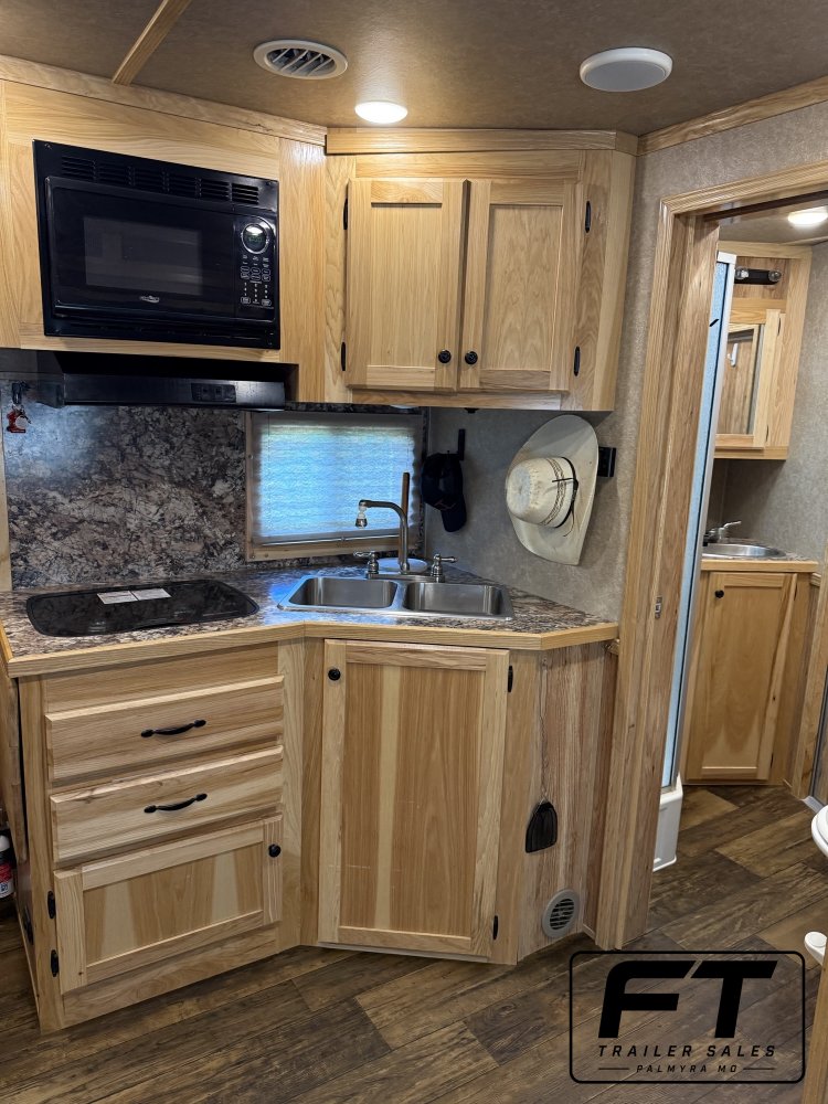 2021 Lakota 11' Living Quarters 16' Stockback