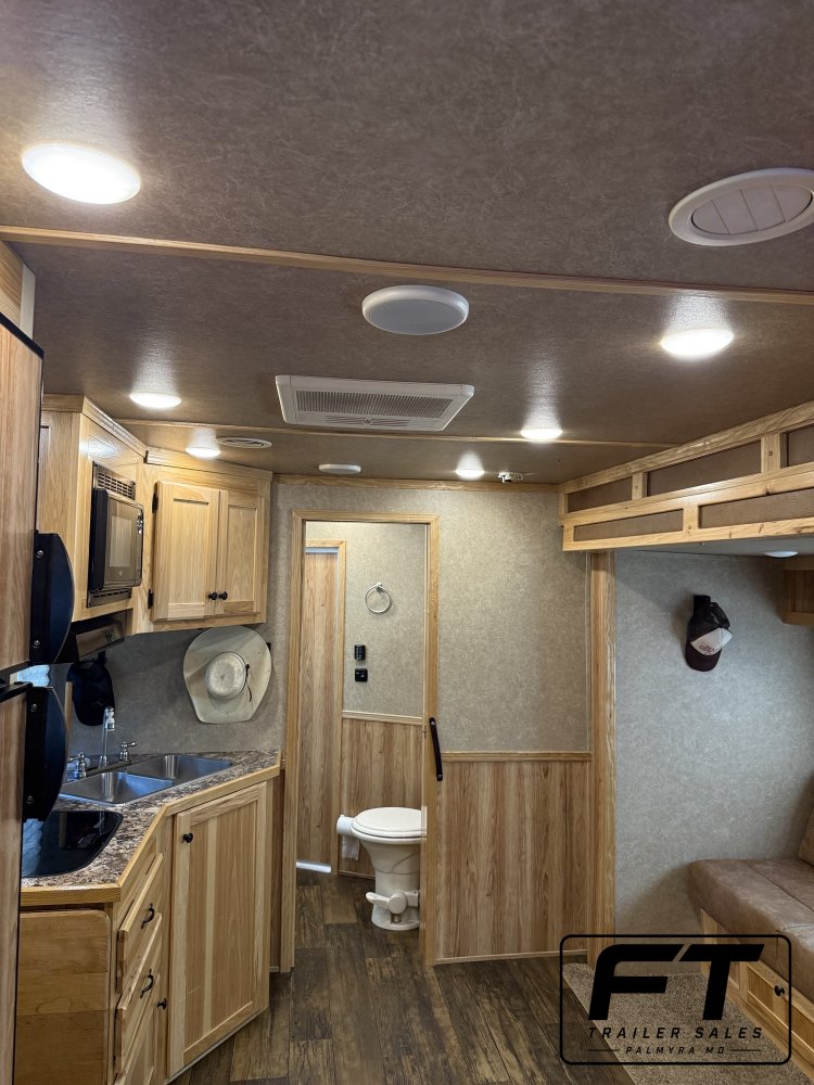 2021 Lakota 11' Living Quarters 16' Stockback