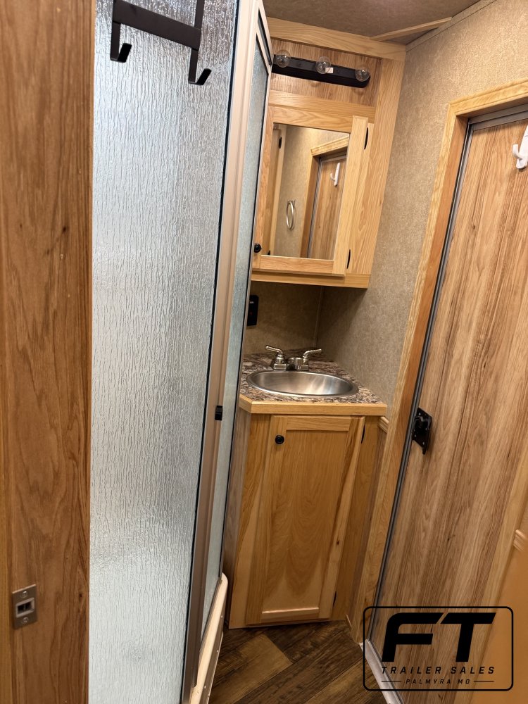 2021 Lakota 11' Living Quarters 16' Stockback