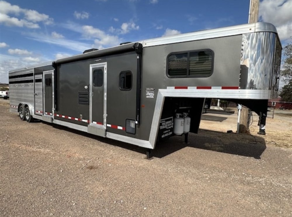 2023 Logan Coach Trailers Livestock Gooseneck Trailer with 13' Living Quarters