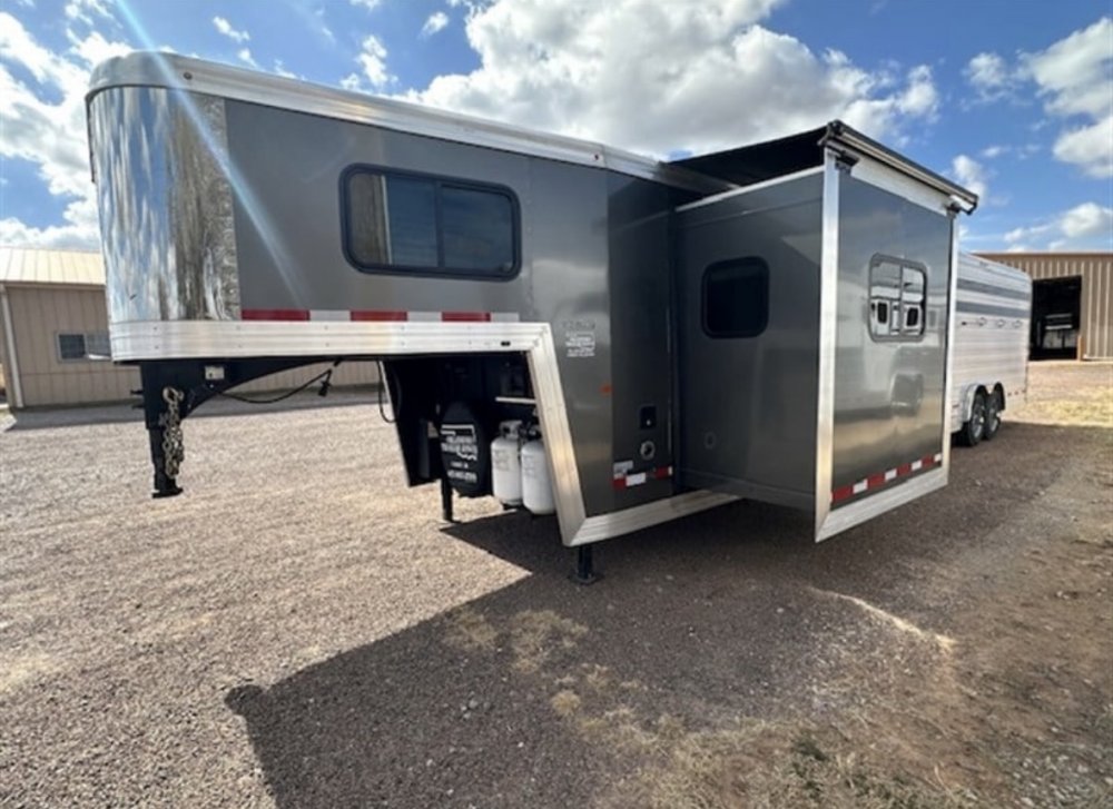 2023 Logan Coach Trailers Livestock Gooseneck Trailer with 13' Living Quarters