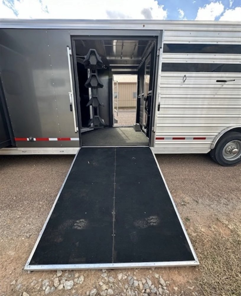 2023 Logan Coach Trailers Livestock Gooseneck Trailer with 13' Living Quarters