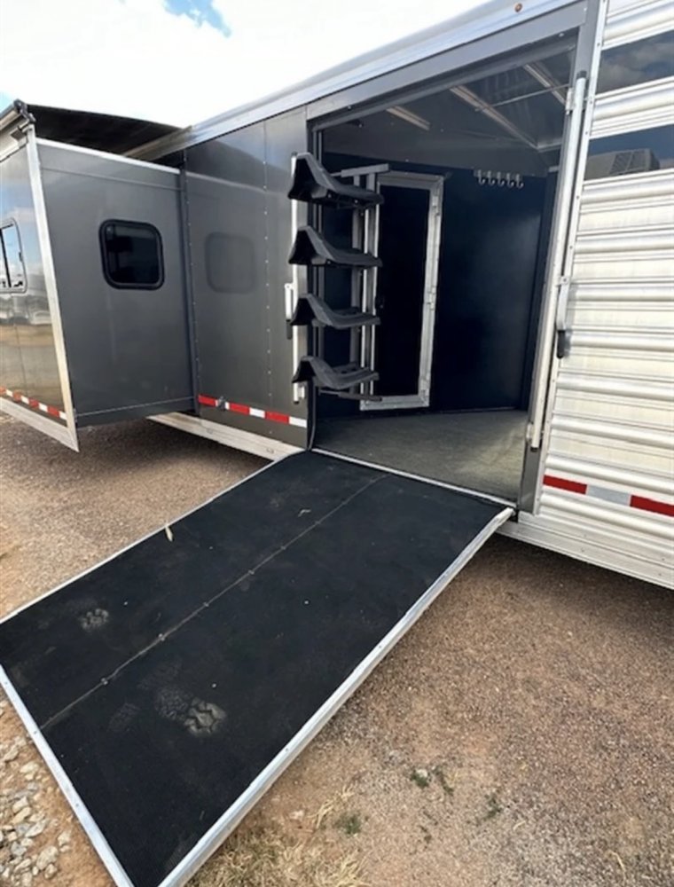 2023 Logan Coach Trailers Livestock Gooseneck Trailer with 13' Living Quarters