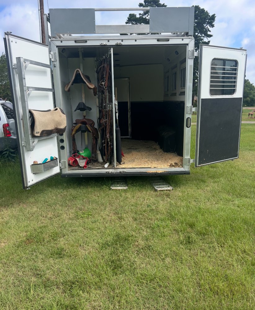 2021 Lakota Charger 3 Horse with a 15' Living Quarters