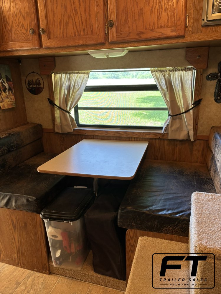 2005 Exiss 3 Horse 10' Living Quarter