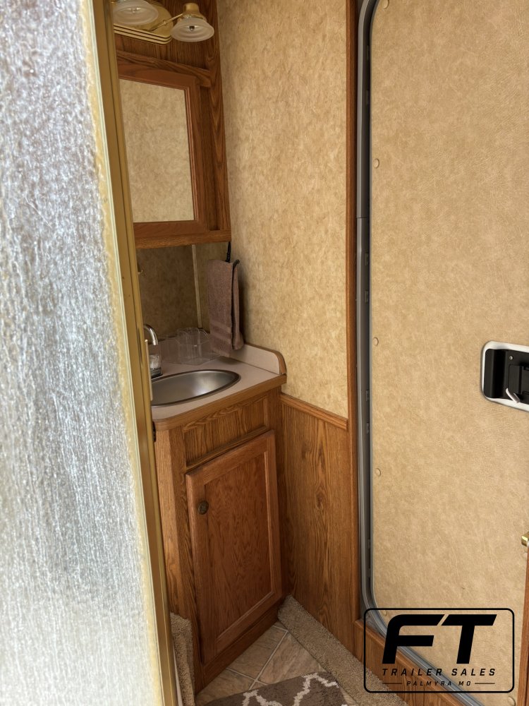 2005 Exiss 3 Horse 10' Living Quarter