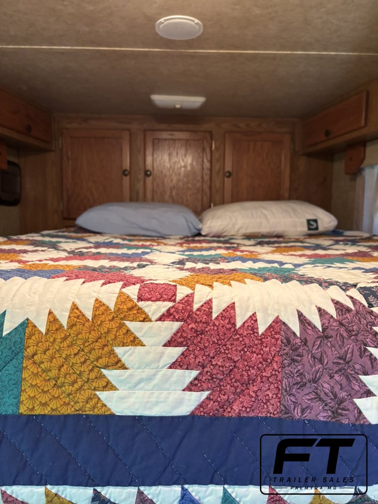 2005 Exiss 3 Horse 10' Living Quarter