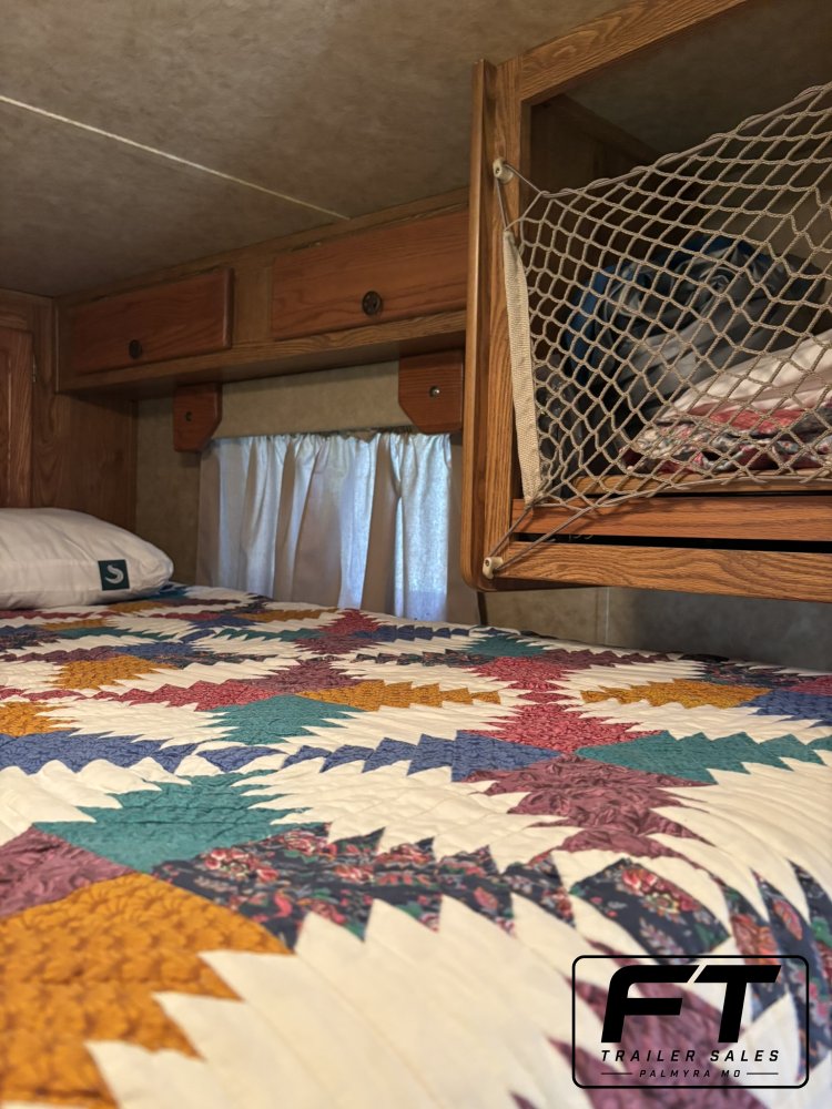 2005 Exiss 3 Horse 10' Living Quarter