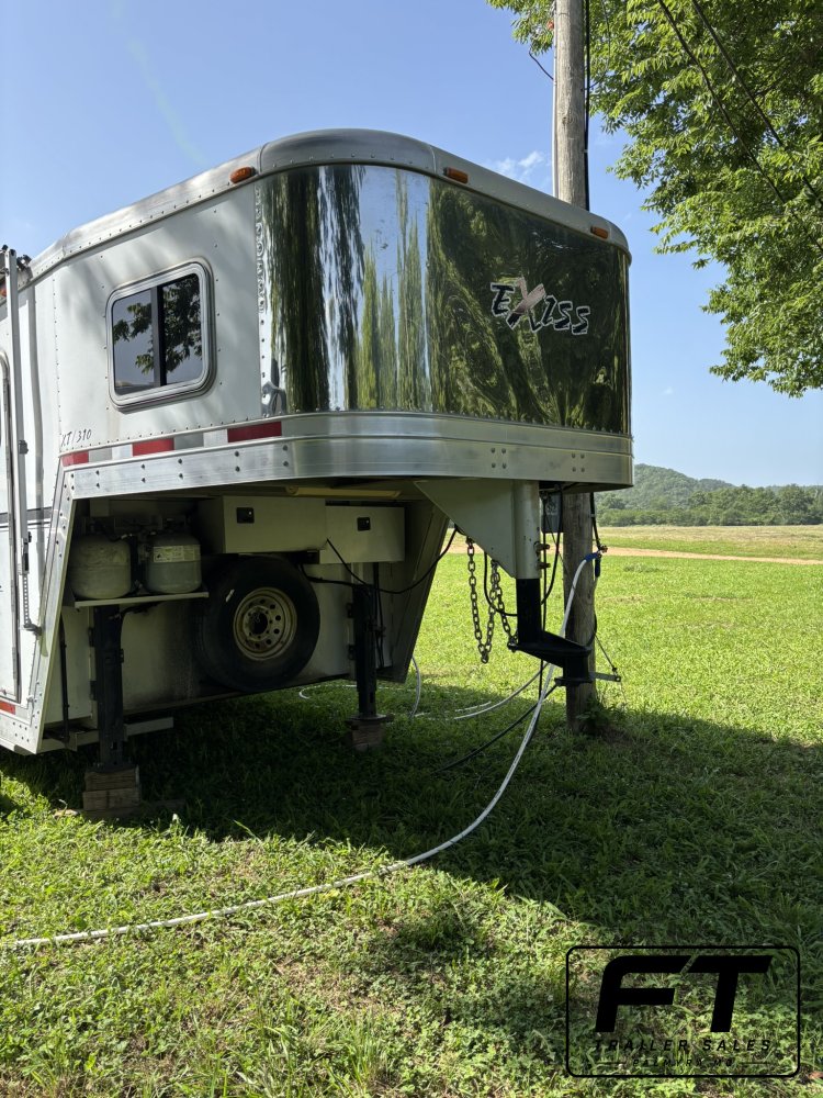 2005 Exiss 3 Horse 10' Living Quarter
