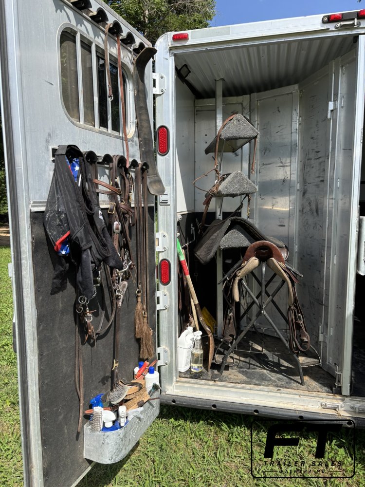 2005 Exiss 3 Horse 10' Living Quarter