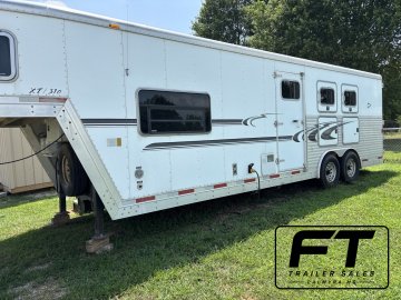 2005 Exiss 3 Horse 10' Living Quarter