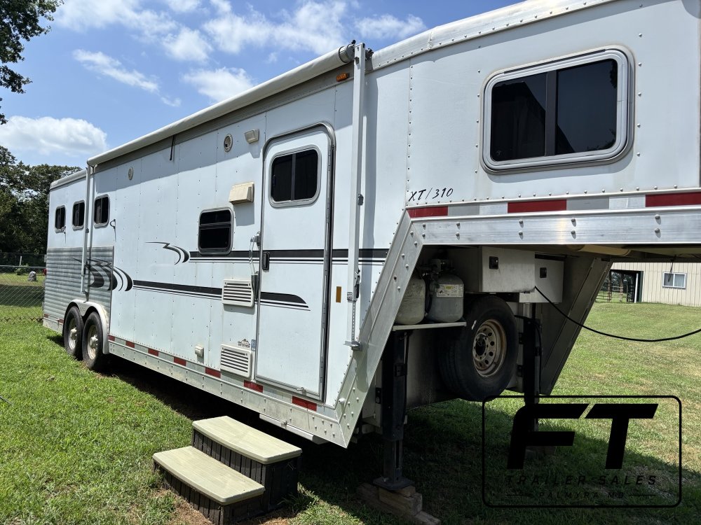2005 Exiss 3 Horse 10' Living Quarter