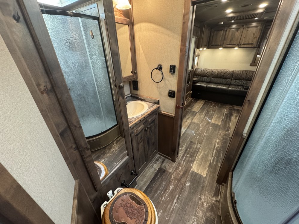 2020 Twister 4 Horse Sideload with 15'9 Trail Boss Conversions