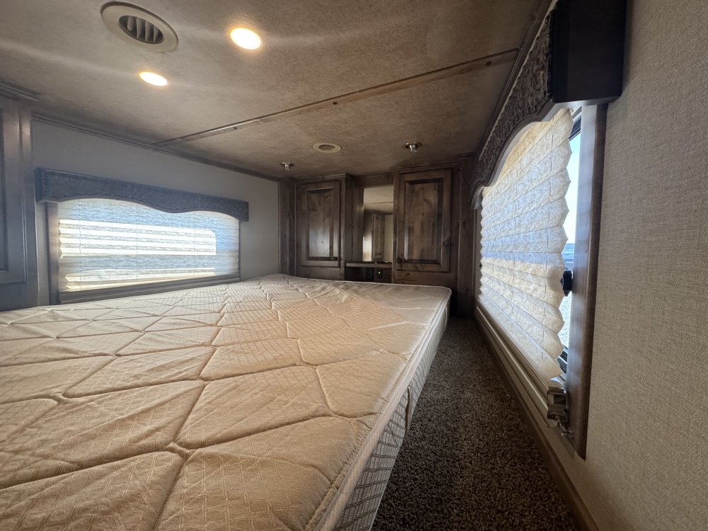 2020 Twister 4 Horse Sideload with 15'9 Trail Boss Conversions