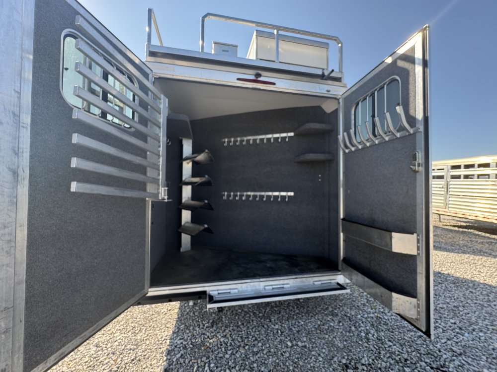 2020 Twister 4 Horse Sideload with 15'9 Trail Boss Conversions