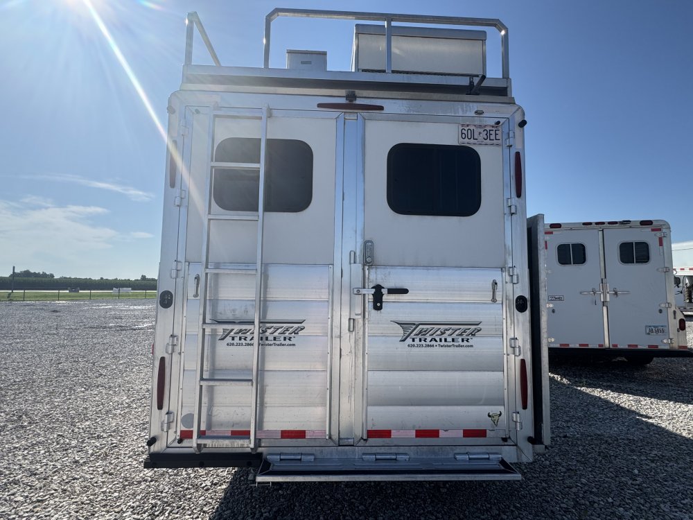 2020 Twister 4 Horse Sideload with 15'9 Trail Boss Conversions