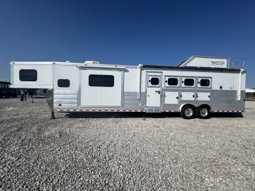2020 Twister 4 Horse Sideload with 15'9 Trail Boss Conversions