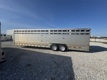 2006 Featherlite 30' Livestock Trailer