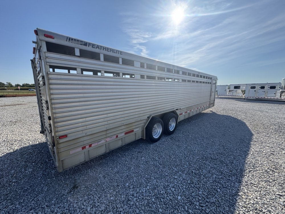 2006 Featherlite 30' Livestock Trailer