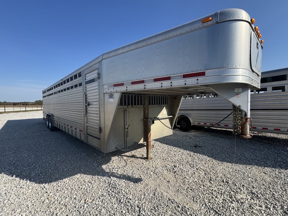 2006 Featherlite 30' Livestock Trailer