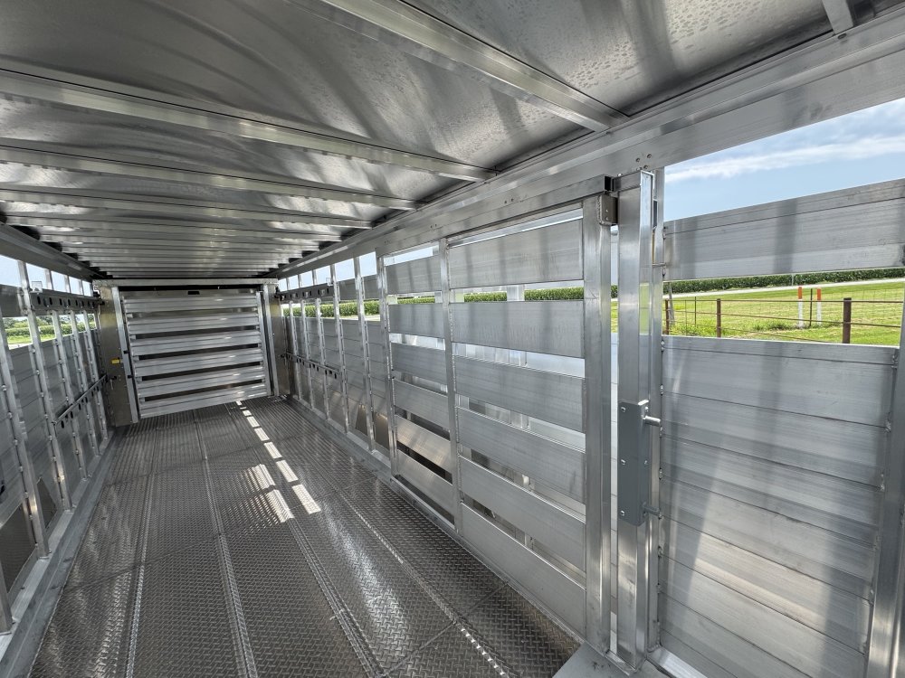 2026 Eby Maverick 24' Livestock Trailer