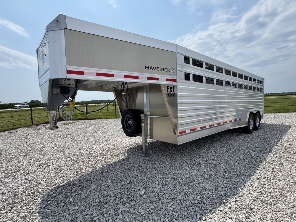 2026 Eby Maverick 24' Livestock Trailer
