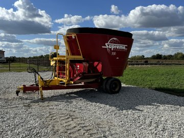 2015 Supreme  Feed Wagon