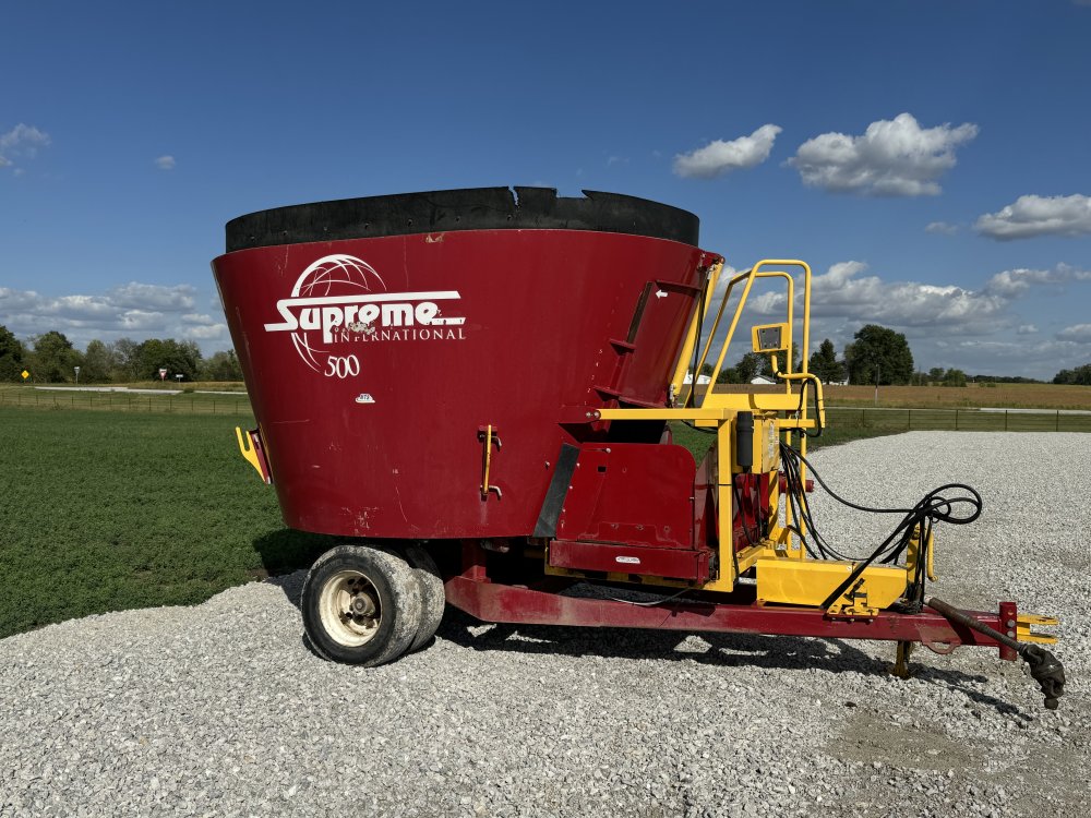 2015 Supreme  Feed Wagon