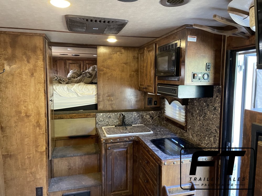 2018 Twister 5 Horse Side Load 13.5 Outlaw Conversions