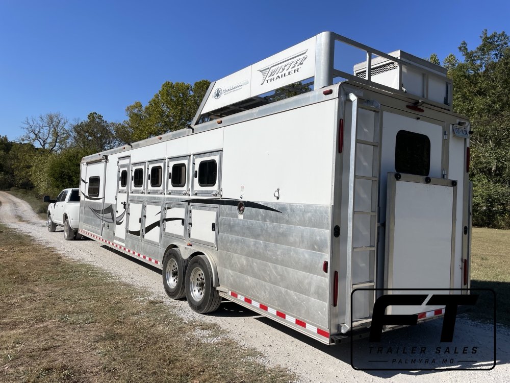 2018 Twister 5 Horse Side Load 13.5 Outlaw Conversions