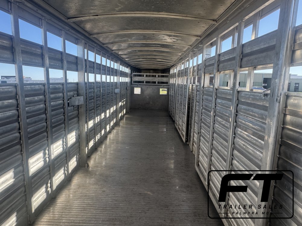 2016 Cherokee 32' Livestock Trailer Livestock Trailer