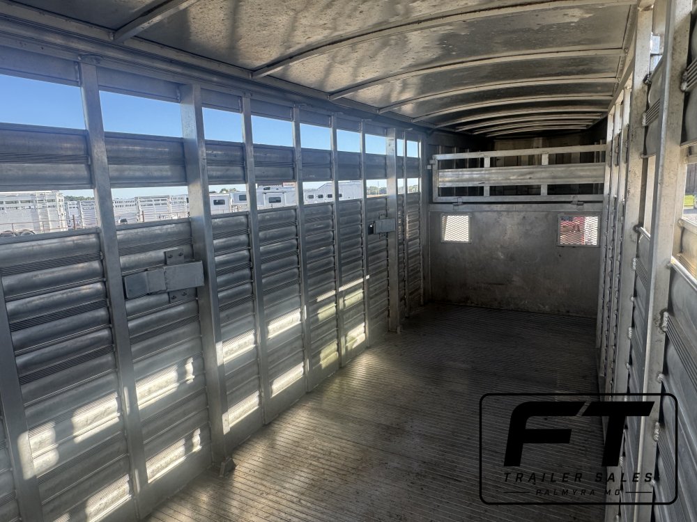 2016 Cherokee 32' Livestock Trailer Livestock Trailer