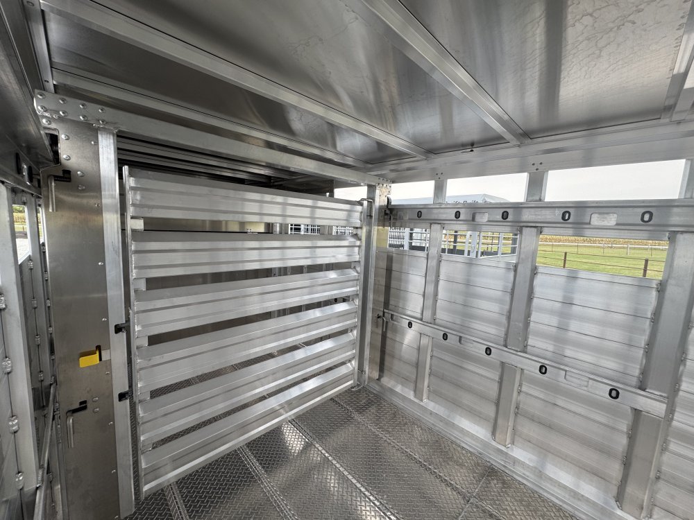 2026 Eby Maverick 24' Livestock Trailer