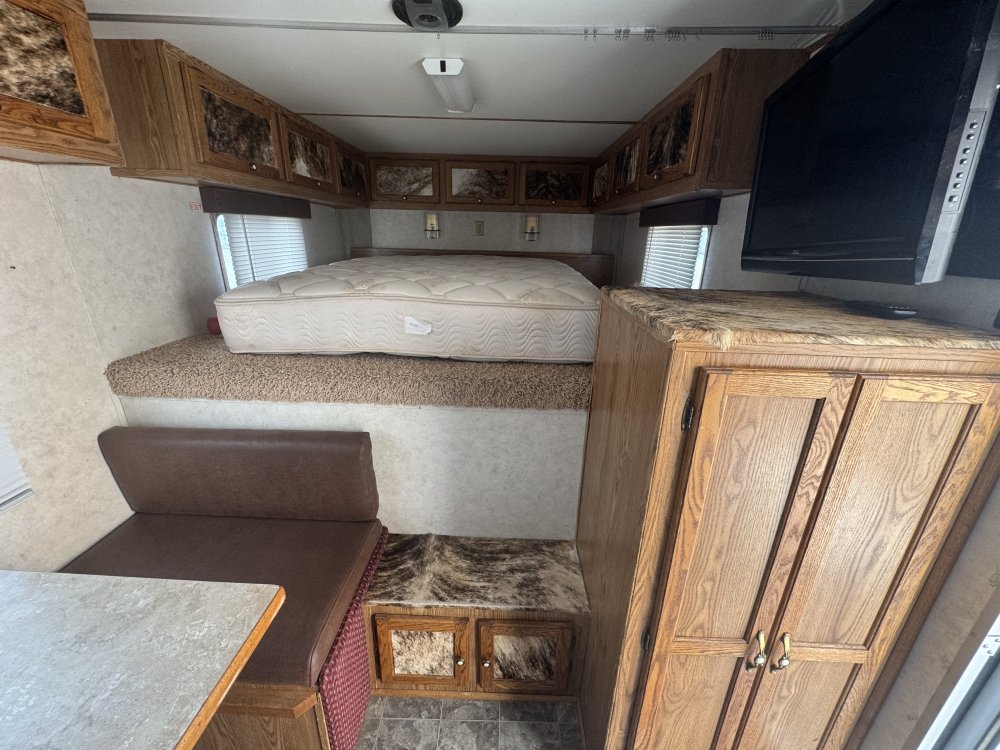 1997 Kiefer Built Horse - Living Quarters