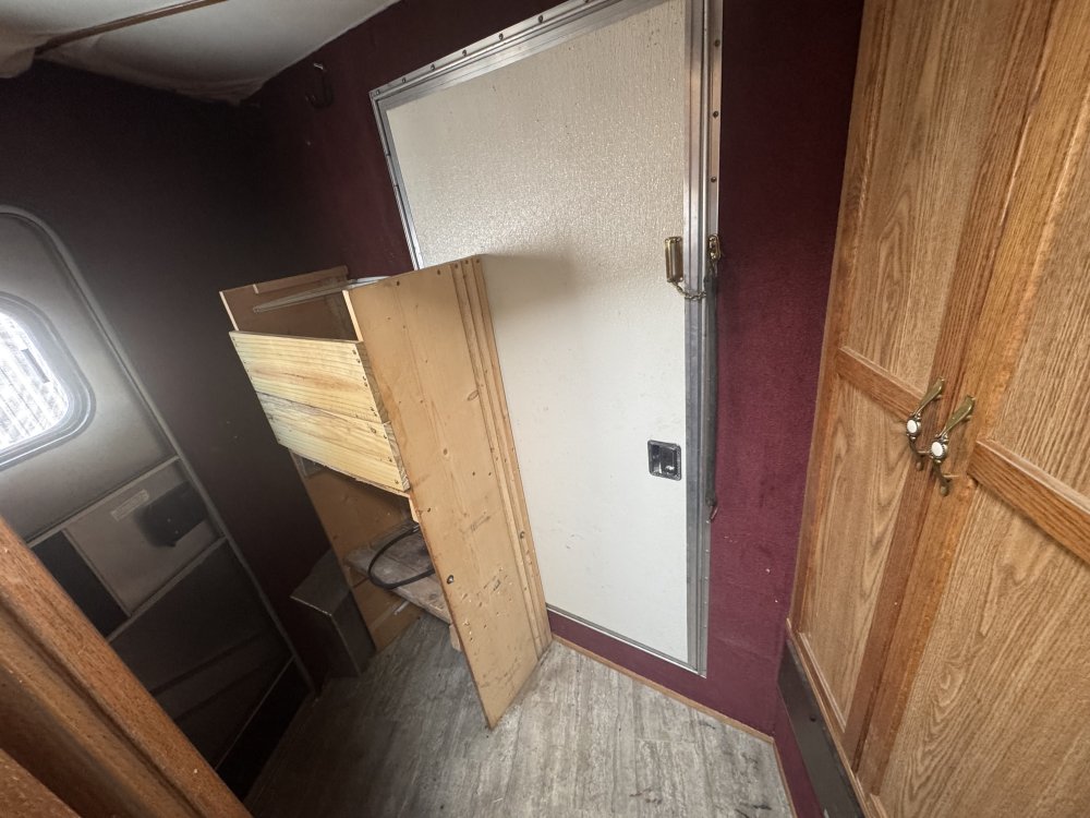 1997 Kiefer Built Horse - Living Quarters