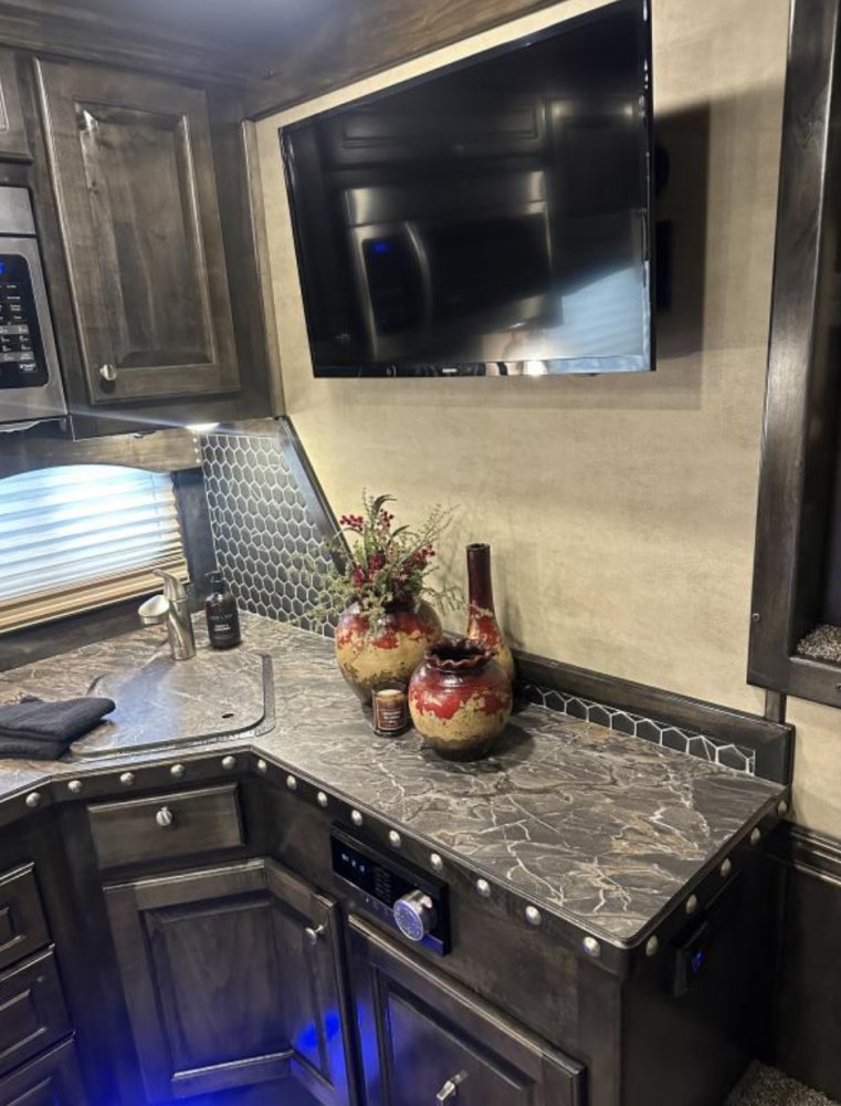 2024 Hart 4 Horse Side Load 15' LQ Outlaw Conversions