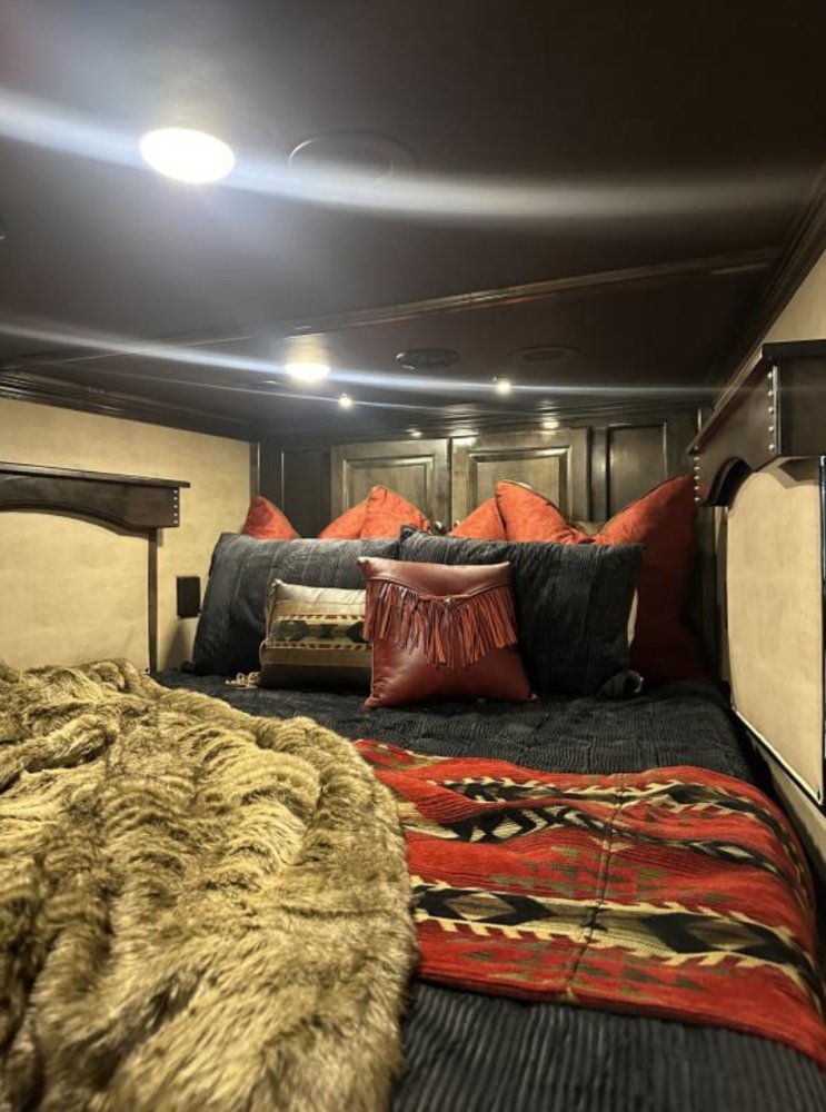 2024 Hart 4 Horse Side Load 15' LQ Outlaw Conversions