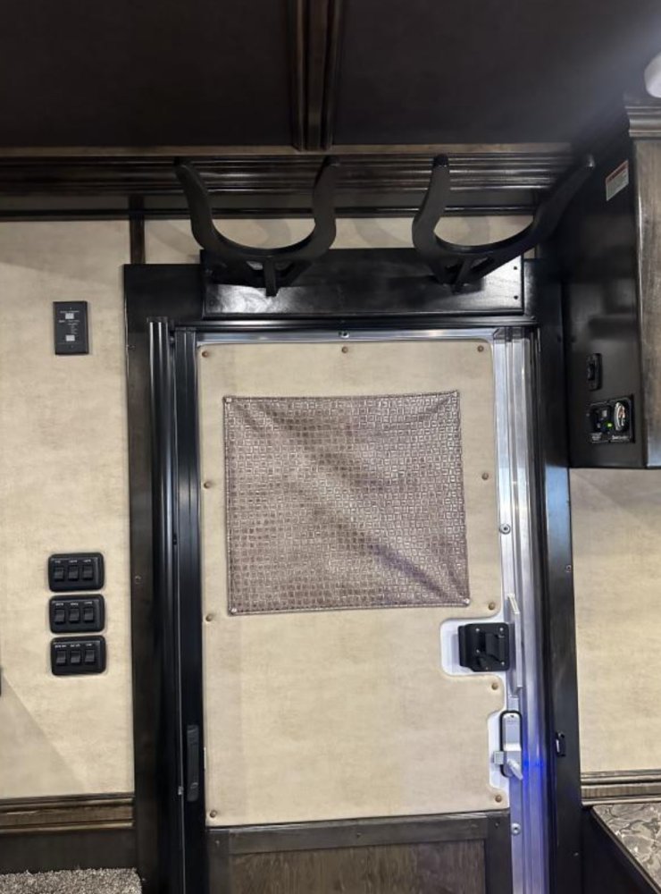 2024 Hart 4 Horse Side Load 15' LQ Outlaw Conversions