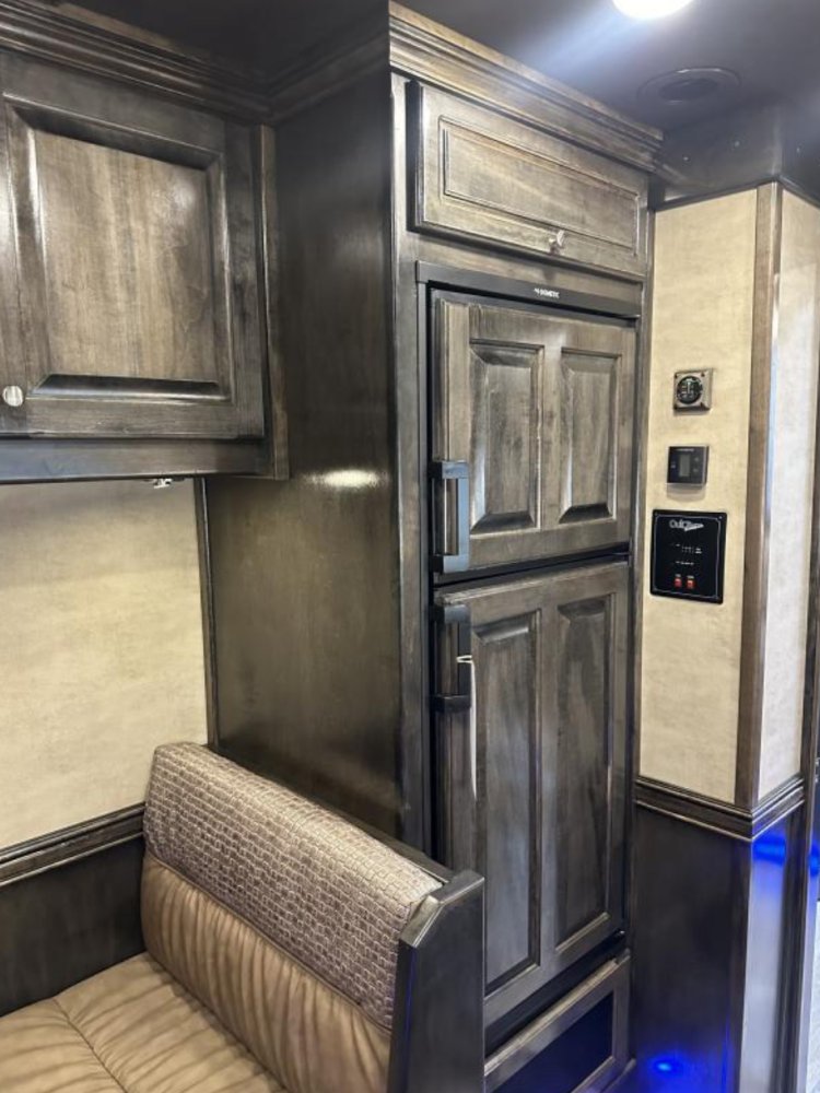 2024 Hart 4 Horse Side Load 15' LQ Outlaw Conversions