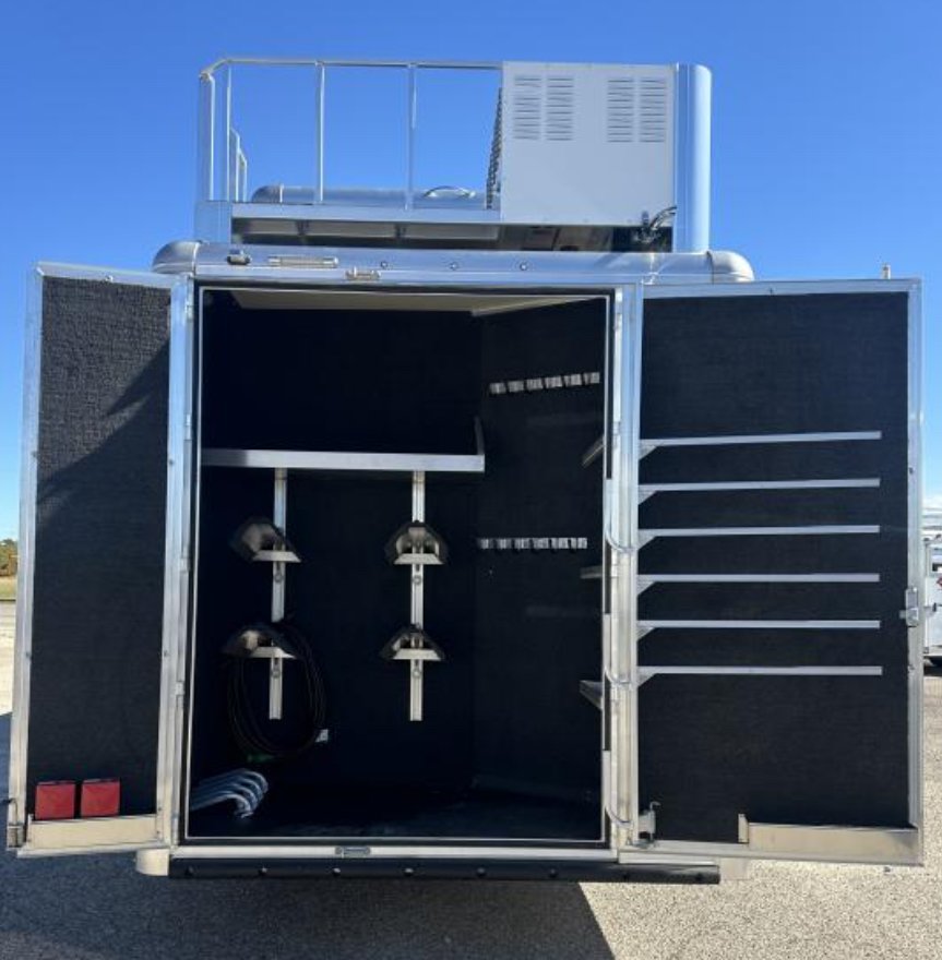 2024 Hart 4 Horse Side Load 15' LQ Outlaw Conversions