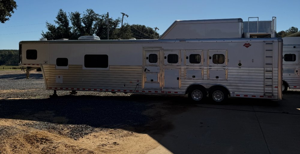 2024 Hart 4 Horse Side Load 15' LQ Outlaw Conversions